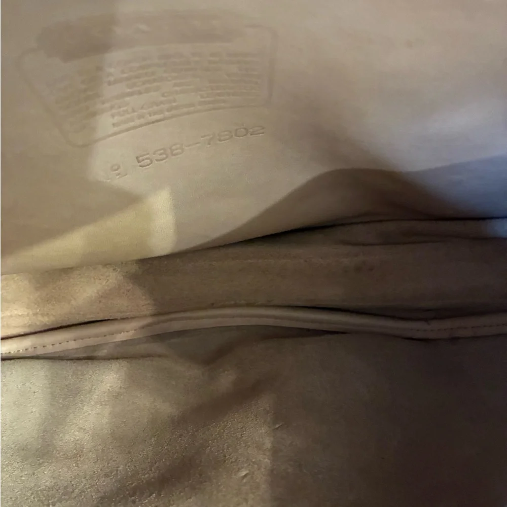 1980's Coach Town crossbody Leather purse
Marked Irregular - Picture 14 of 15